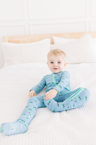 Boy's Print Bamboo Footie with 2-Way Zipper - Dream Blue Bespeckled Frogs KicKee Pants